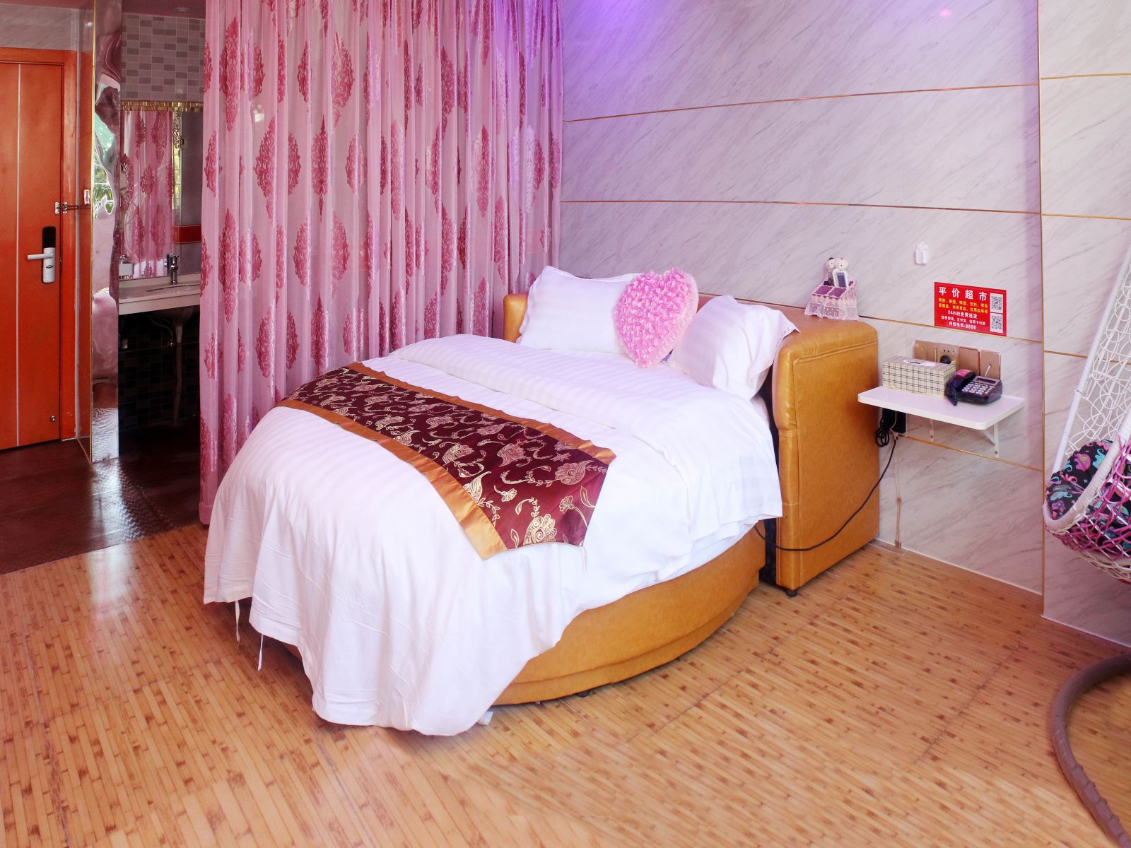 情侣豪华房