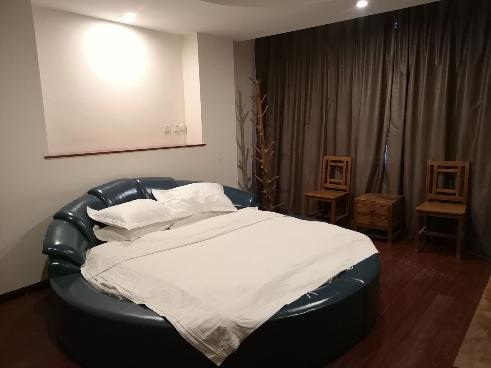 温馨圆床房