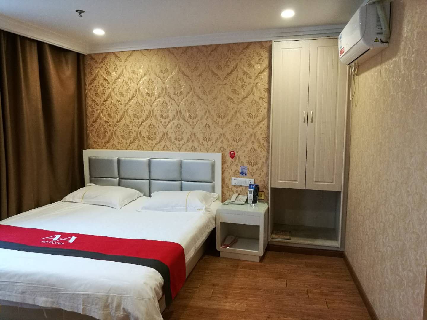 高级大床房