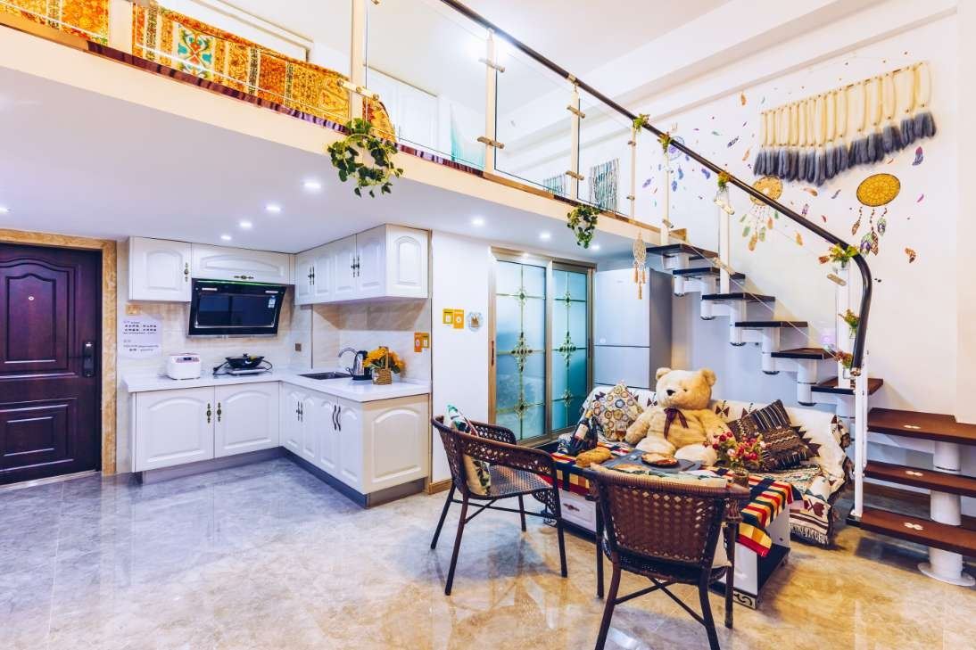 LOFT巴巴尼亚民族风大床房