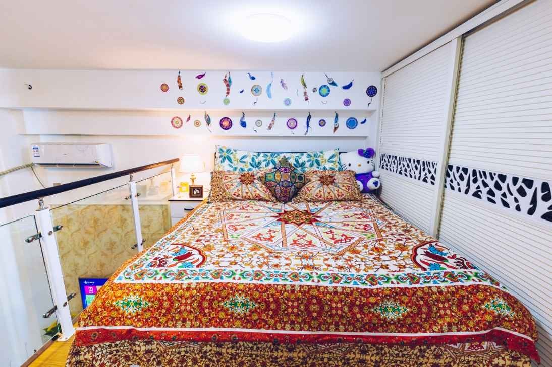 LOFT巴巴尼亚民族风大床房