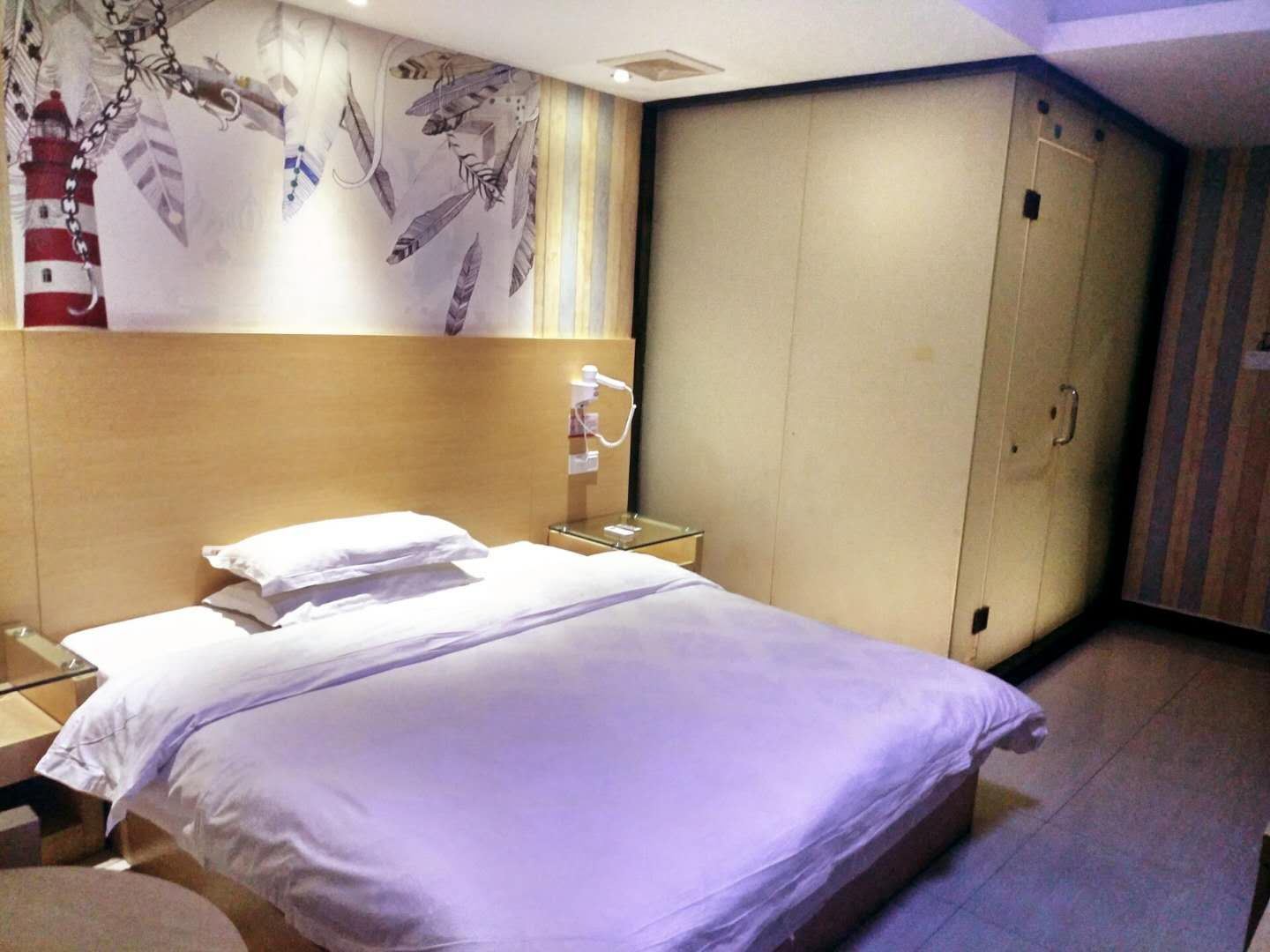 时尚大床房