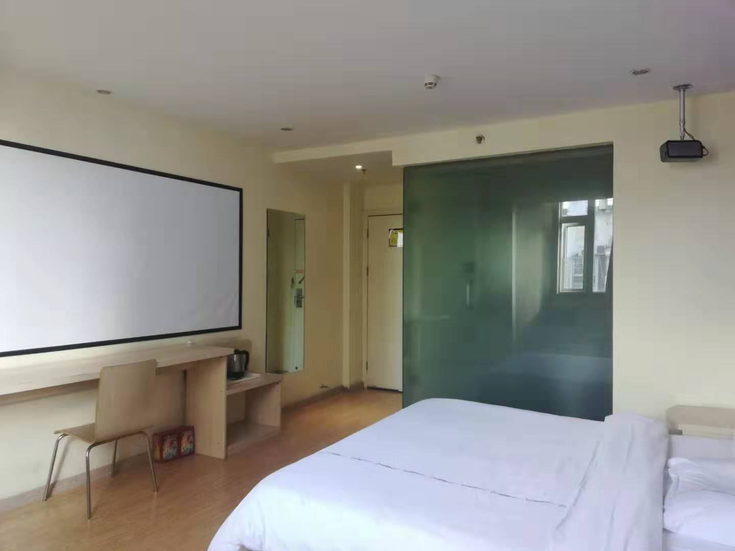 沃智慧影院大床房
