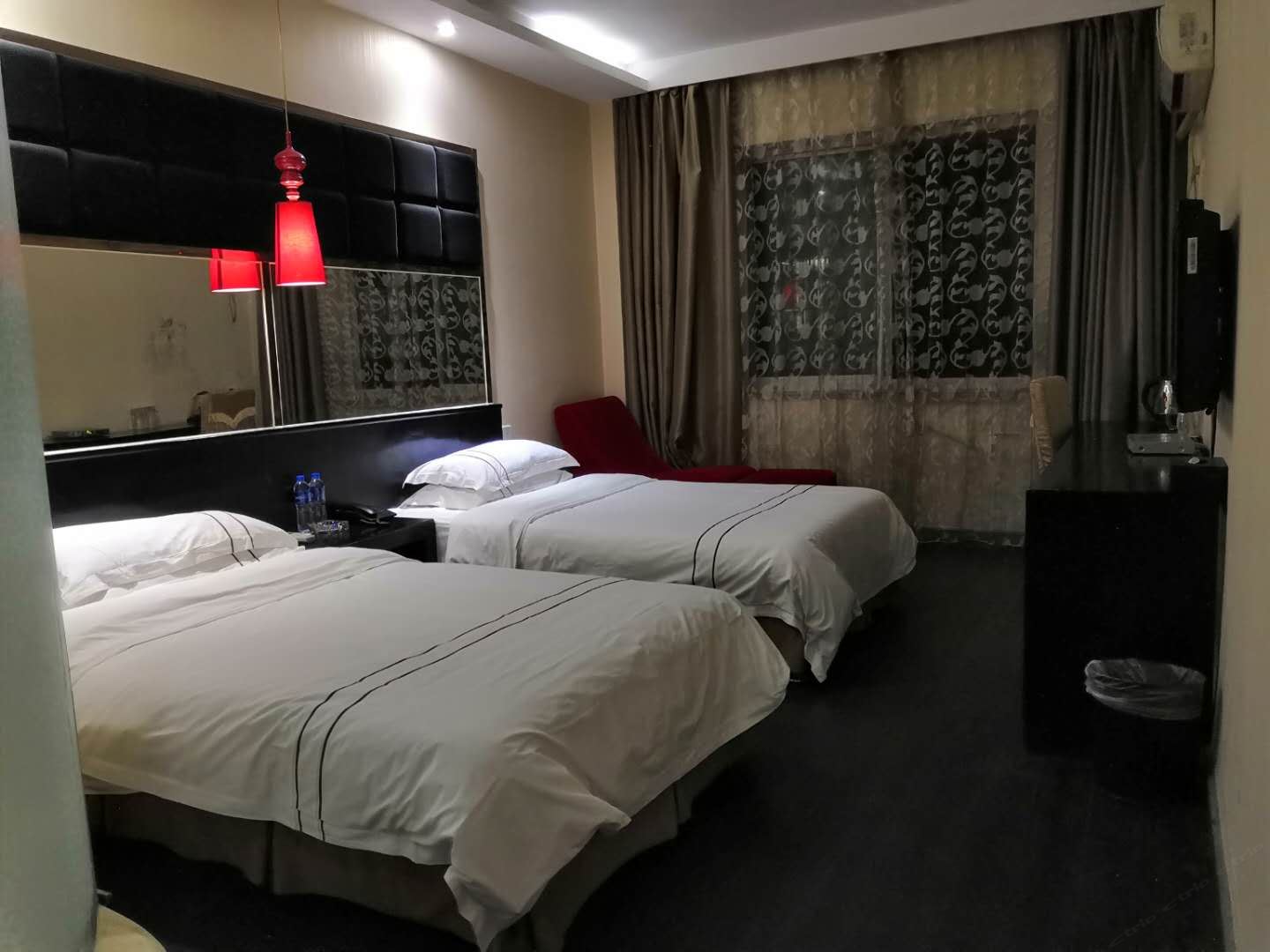标准双床房