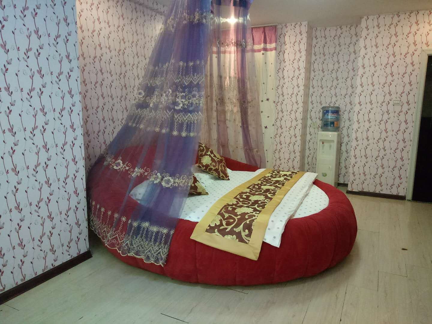 精装圆床房