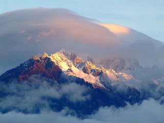 跟團(tuán)云南梅里雪山游價(jià)格_云南梅里雪山私人定制旅游_怎么去云南梅里雪山旅游