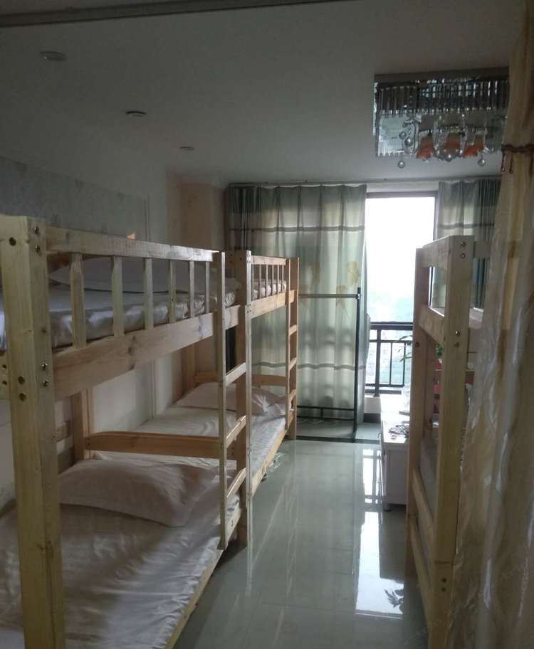豪华房(床位)(公共卫浴)