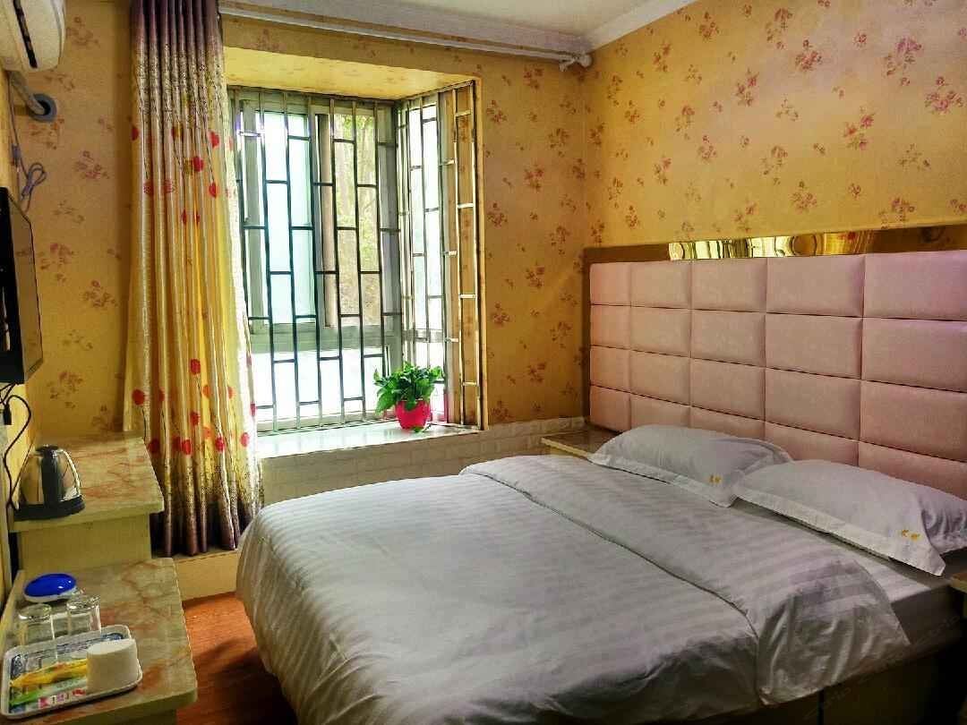 新店秒杀内景情侣房