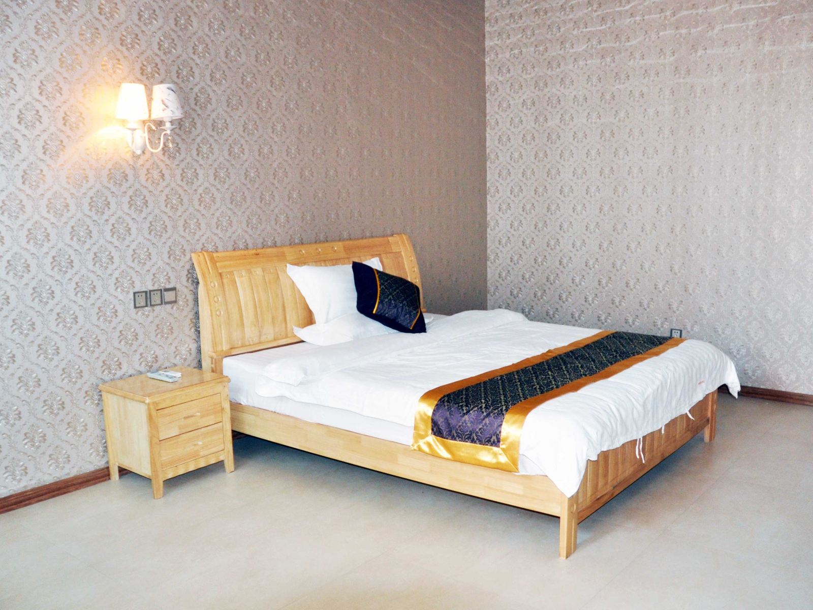 豪华舒适大床房