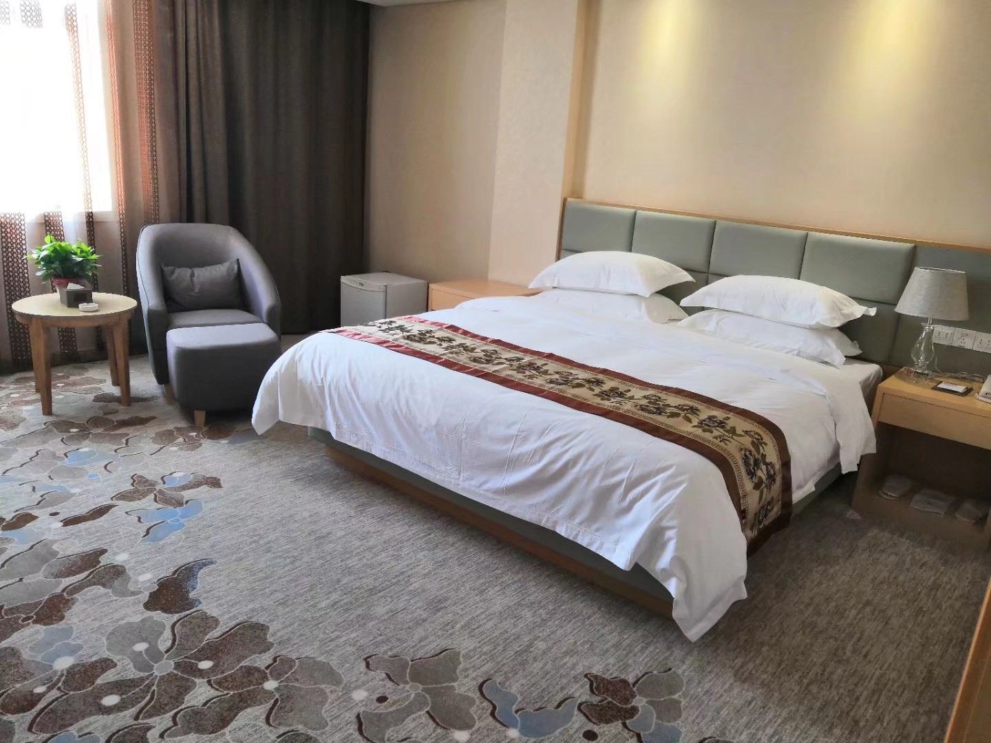 豪华大床房