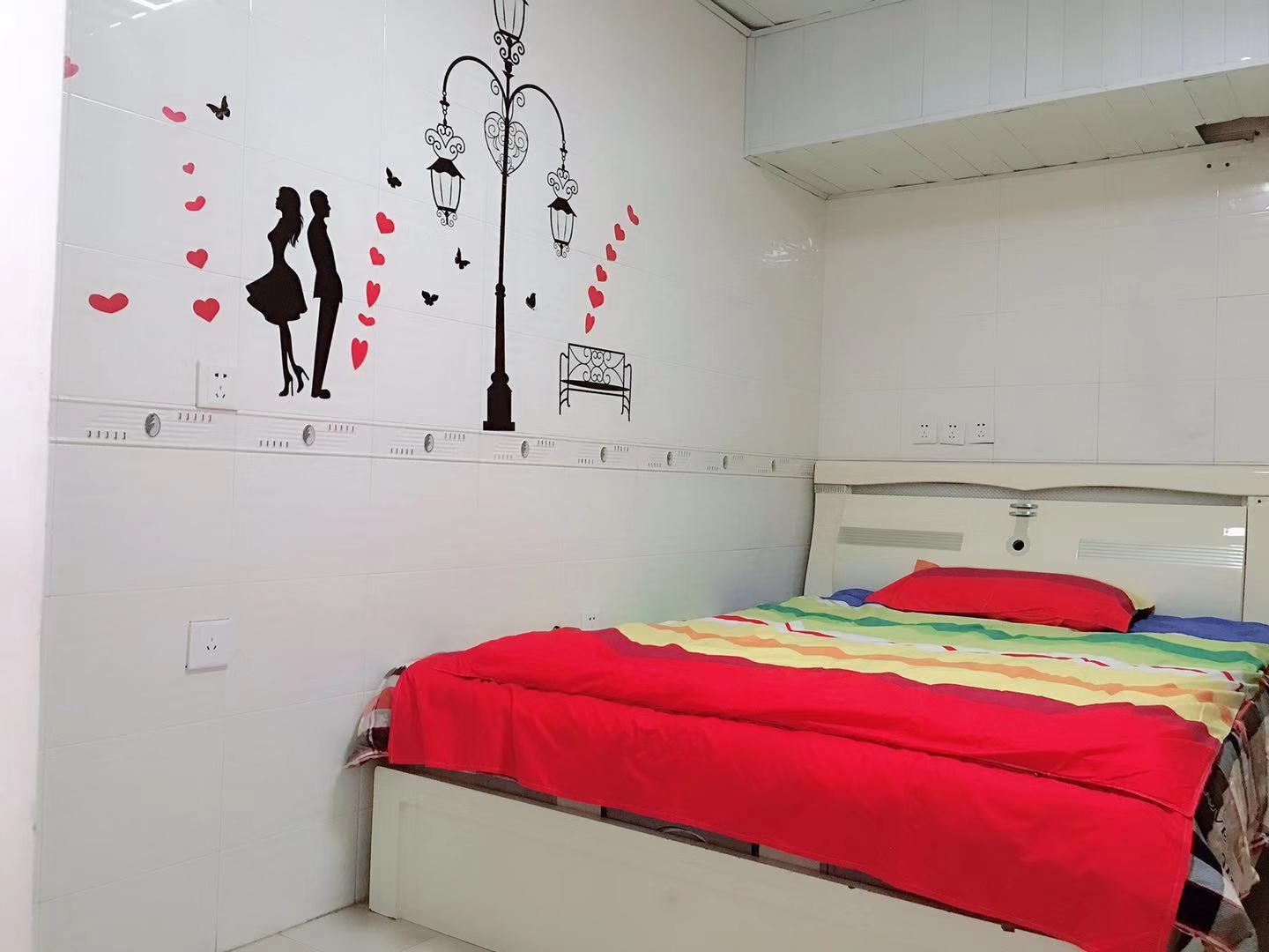 甜蜜大床房(无窗)(公共卫浴)