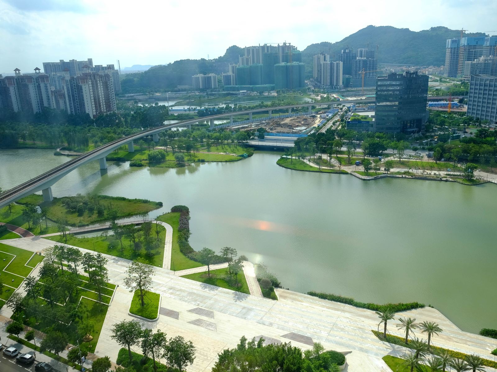 奥黛丽赫本江景大床房