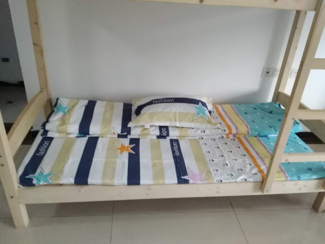 远眺小蛮腰飘窗女生六人间