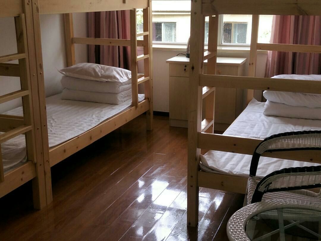 女生六人间(床位)(公共卫浴)