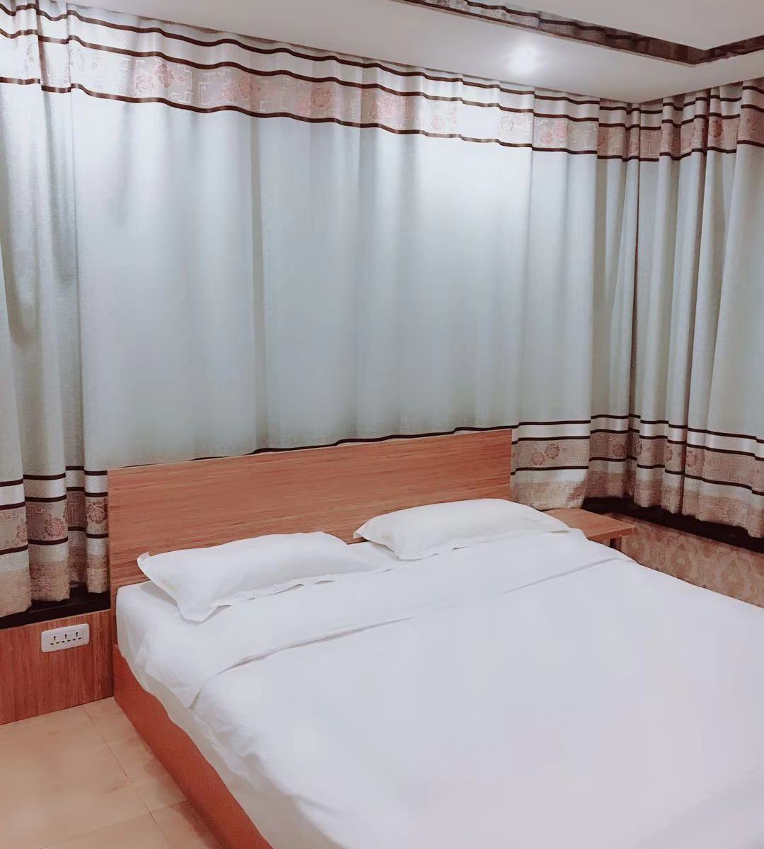 商务大床房