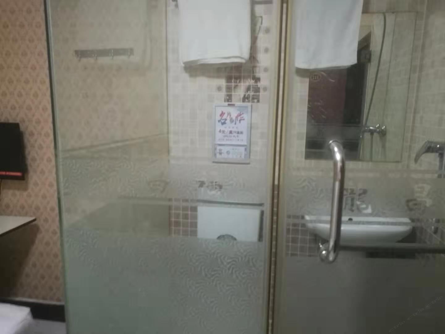 标准电脑大床房