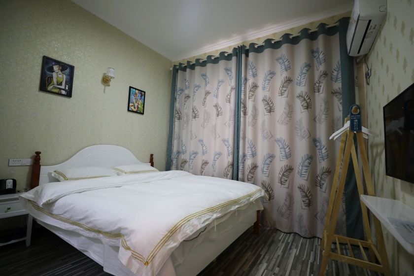 宜居豪华阳光大床房
