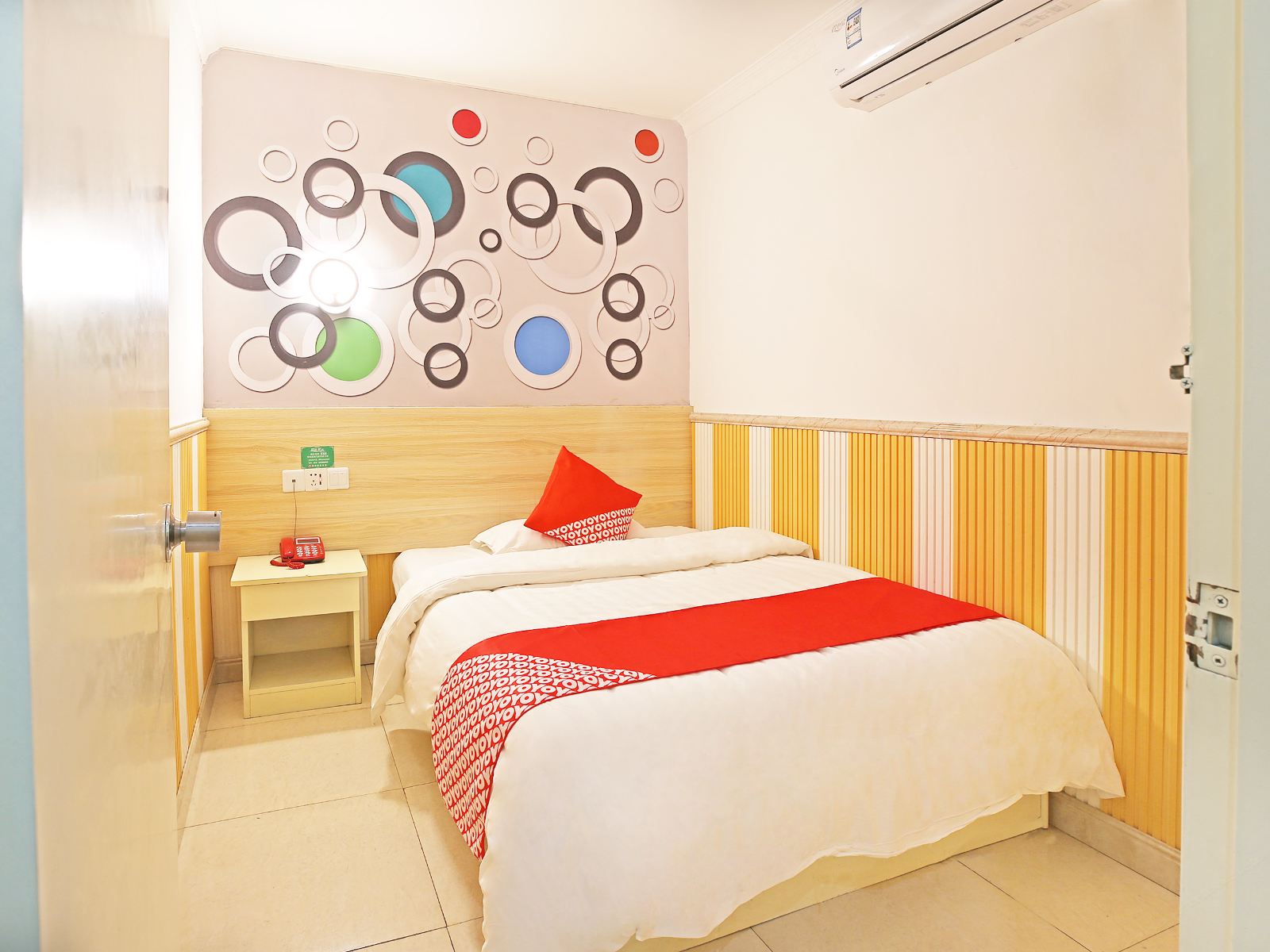 标准大床房(公共卫浴)(无窗)