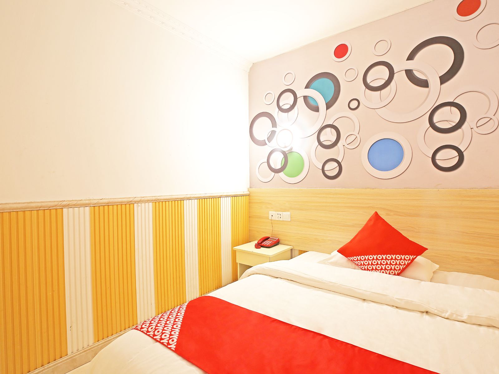 标准大床房(公共卫浴)(无窗)