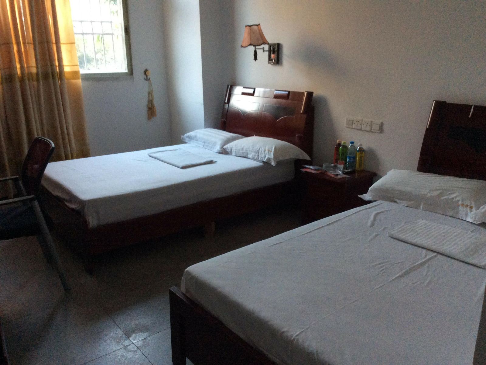 豪华双床电脑房