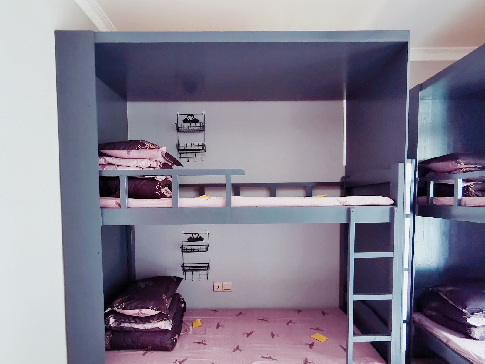 灰度·床位4人间(公共卫浴)