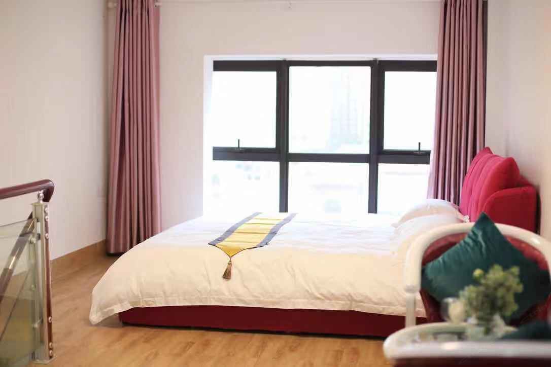 蜜恋简约复式大床房