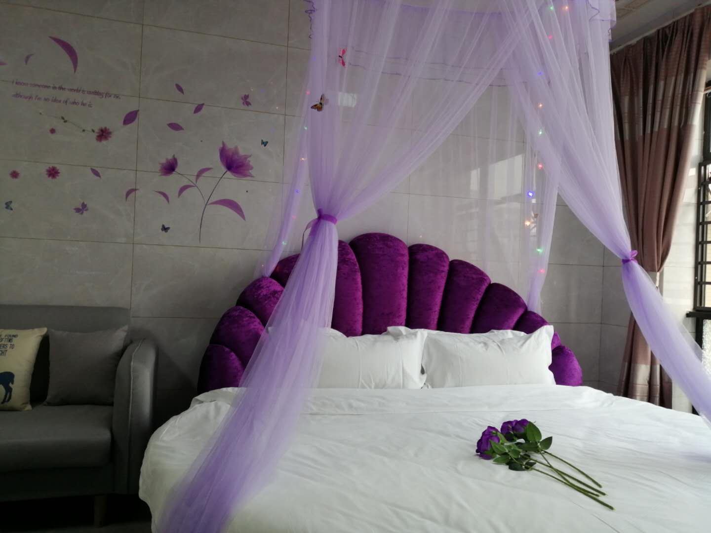 浪漫电动圆床房