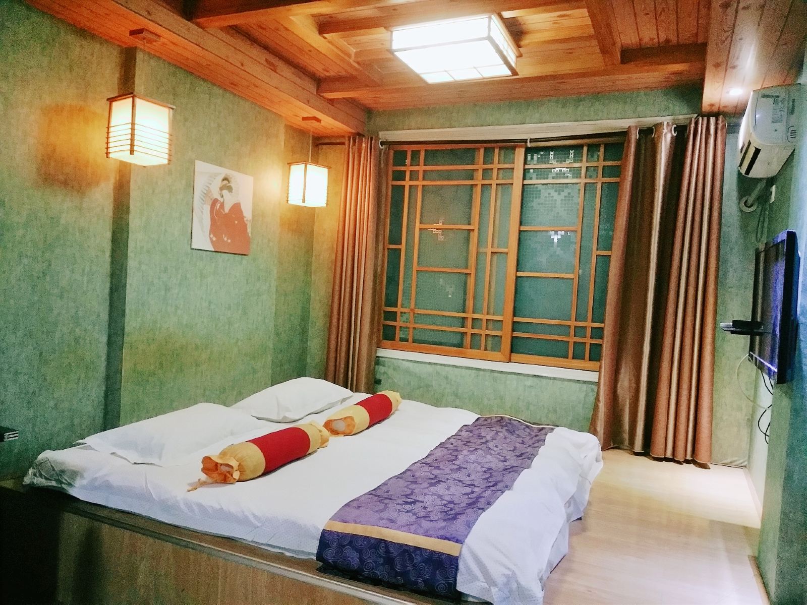 榻榻米主题房