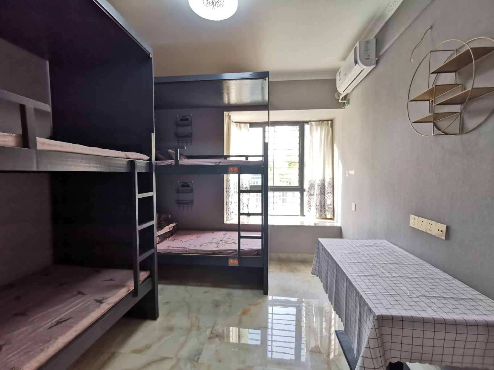 灰度·床位4人间(公共卫浴)