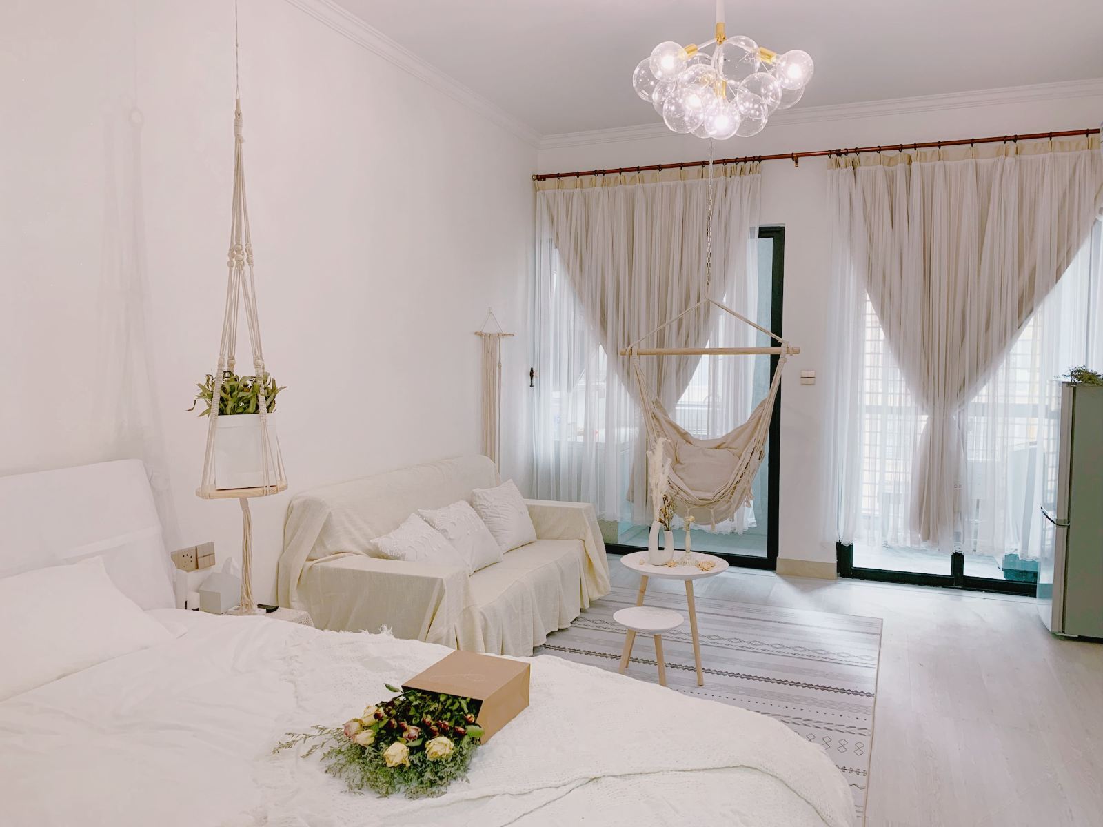 ins风纯白大床房