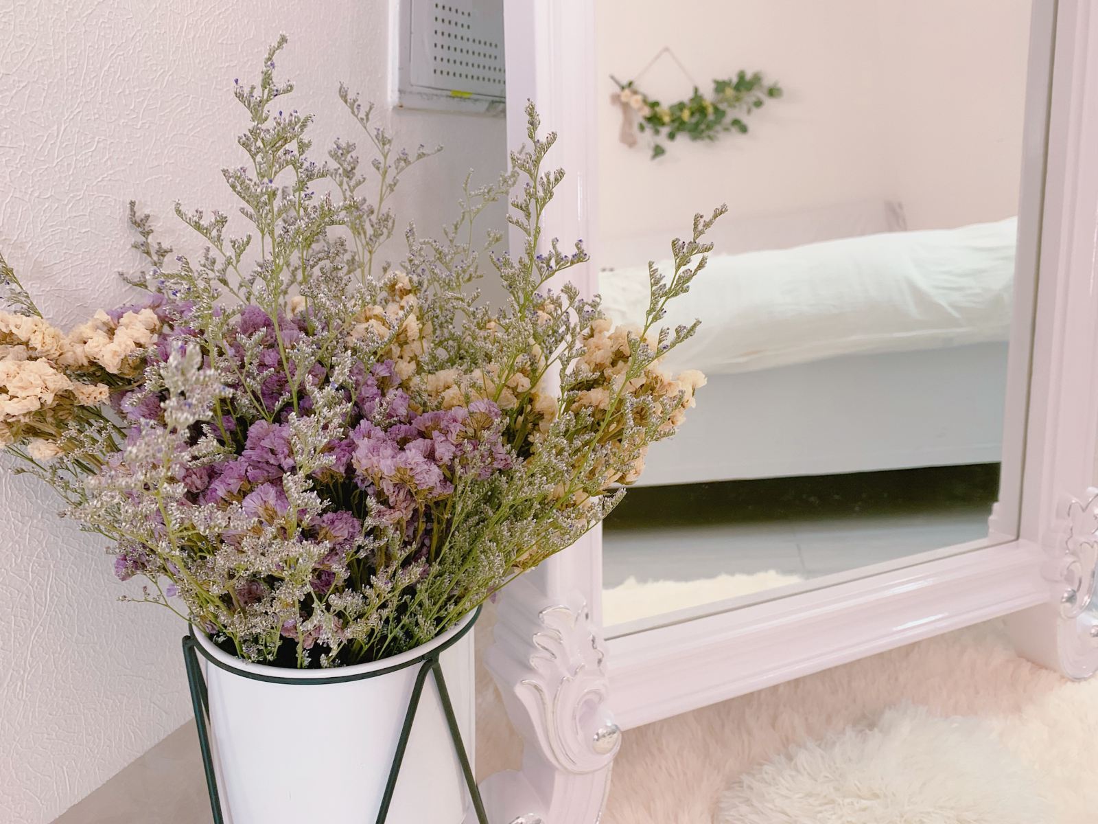 ins风纯白大床房