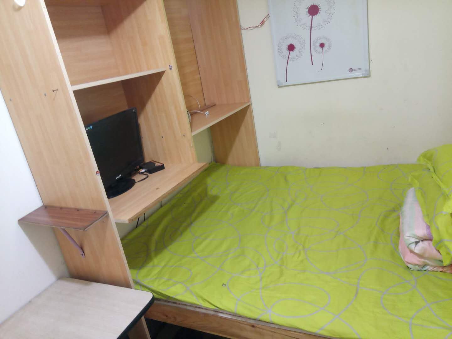 普通大床房(无窗)(公共卫浴)