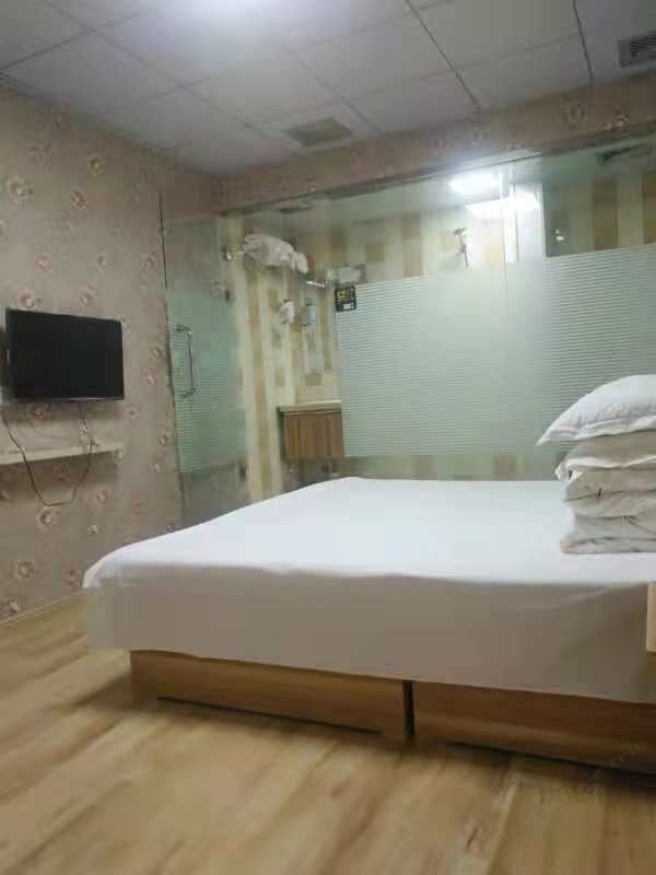 豪华大床房