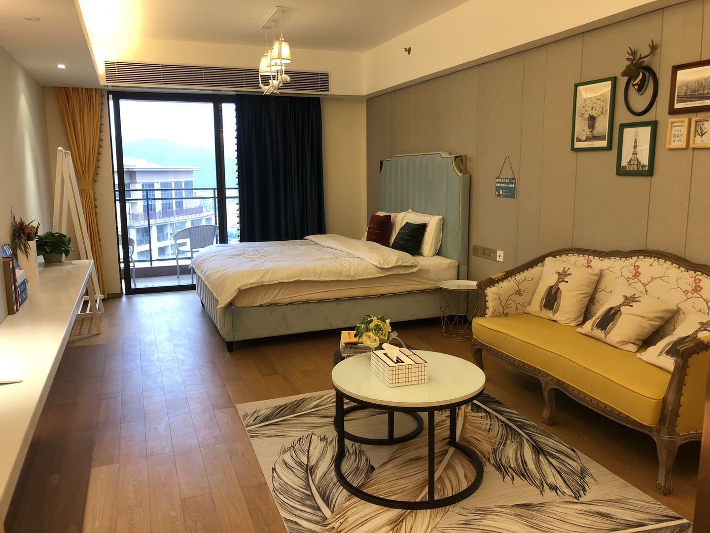 浮华的迈阿密城景大床房