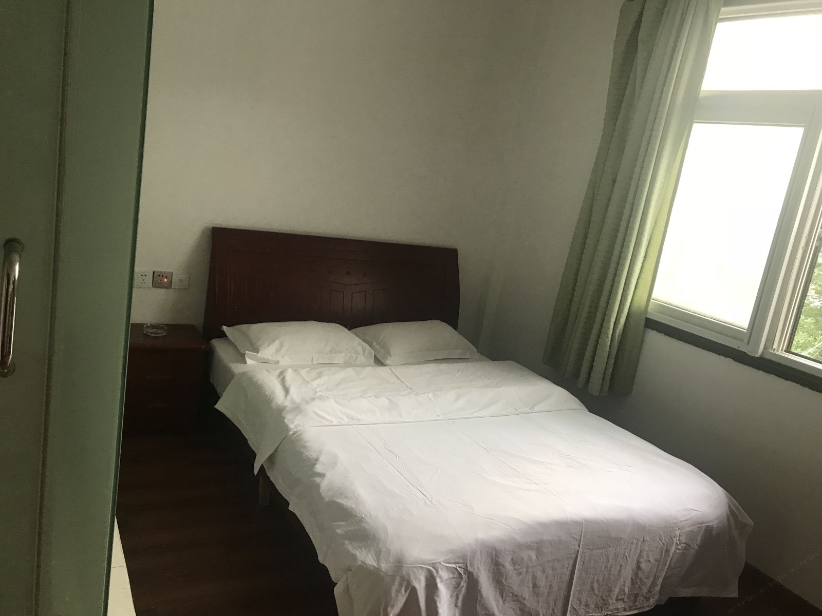 经济大床房