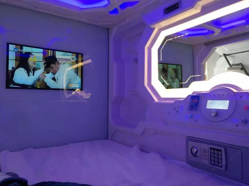 豪华太空男舱