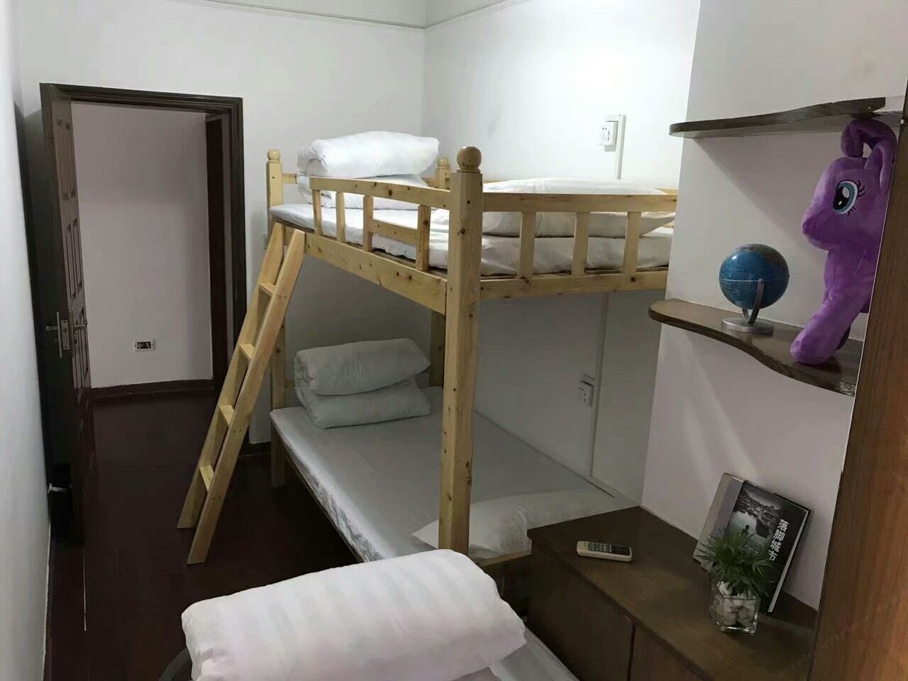男女混合三人床位房(公共卫浴)