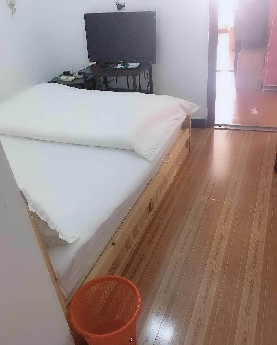 经济大床房