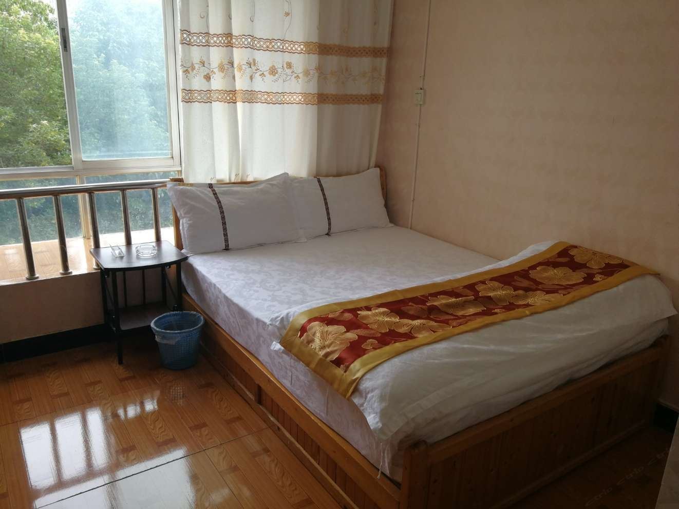 豪华大床房