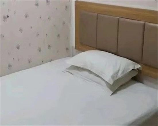 普通大床房(公共卫浴)