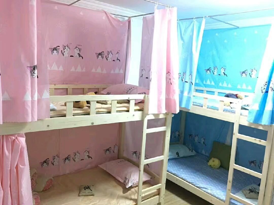 温馨木质床位房(公共卫浴)
