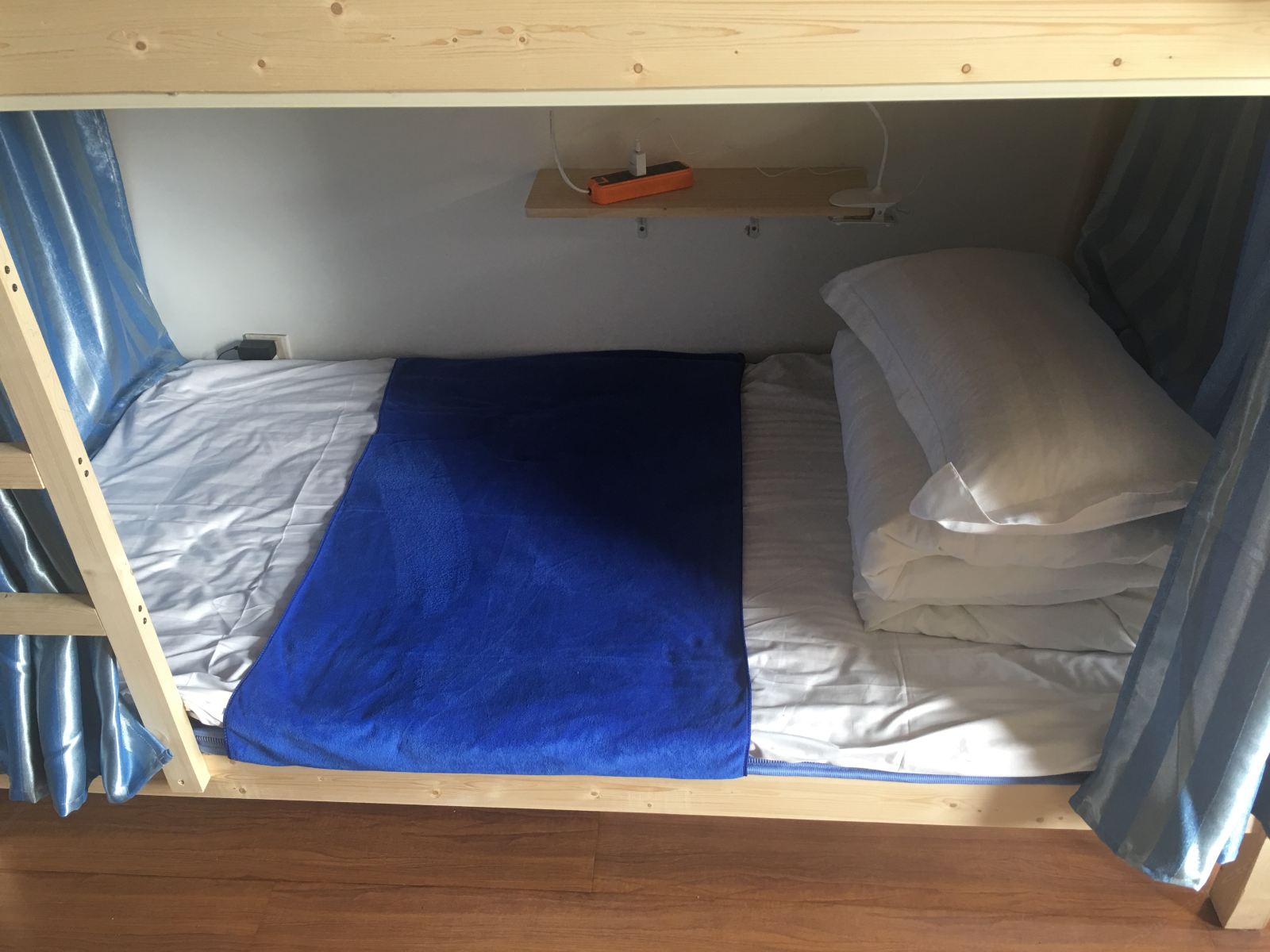 特色4人间(床位房)(公共卫浴)
