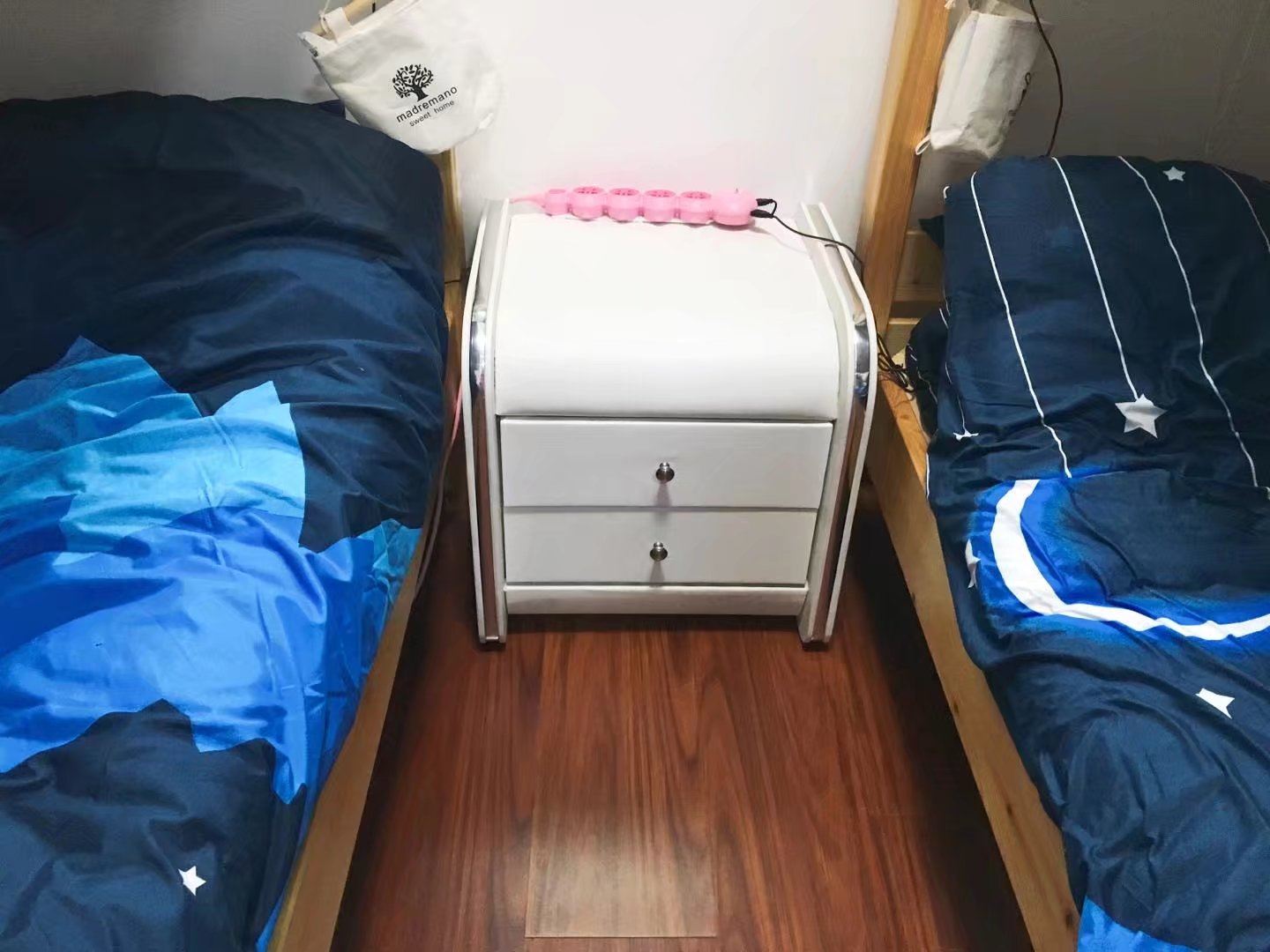 悠闲男生四人间