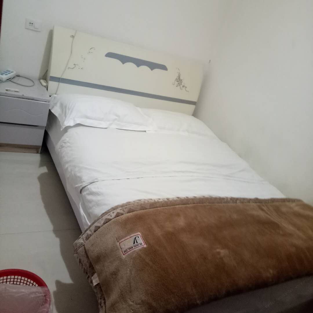 普通大床房(公共卫浴)
