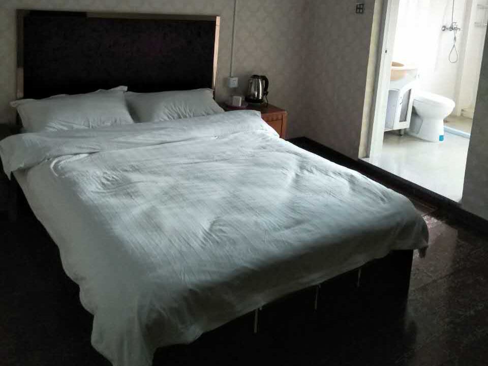 电脑大床房