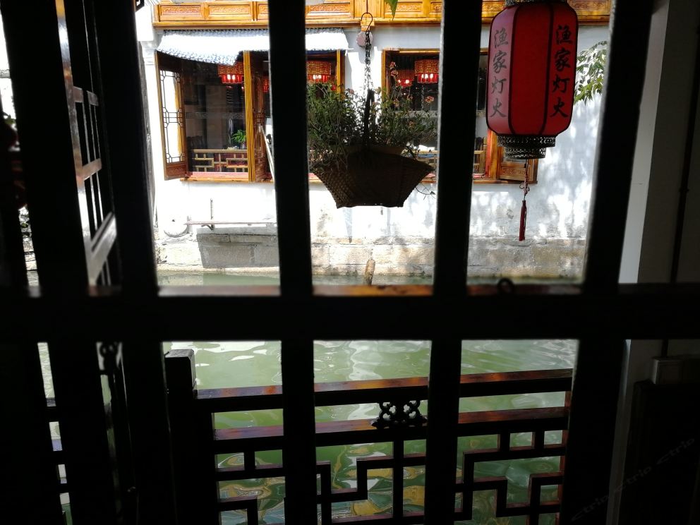 云水间临水独立阳台房