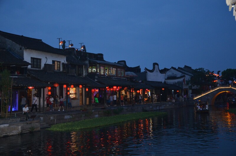 小桥·流水·人家·景色真的超极棒 夜晚的西塘甚是热闹 夜晚降临