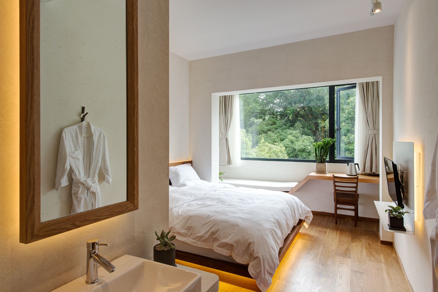 小山景大床房