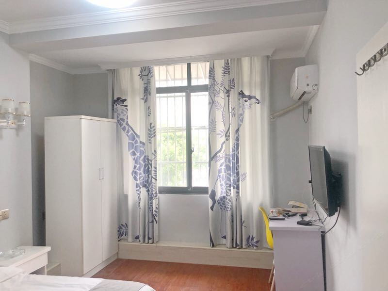 森林小屋房