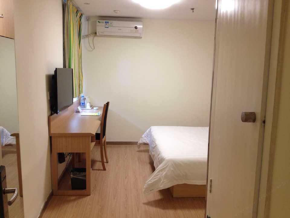 高级大床房